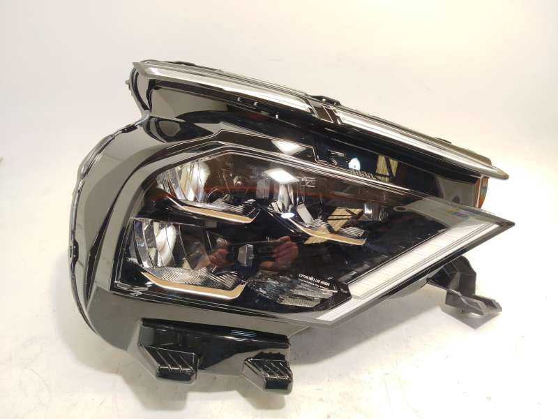 Recambio de faro derecho para citroën c4 iii 1.2 referencia OEM IAM 9830649280  73374698 2