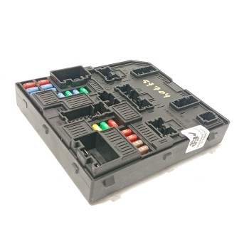 CAJA RELES / FUSIBLES 284B66727R 5AKA12F00