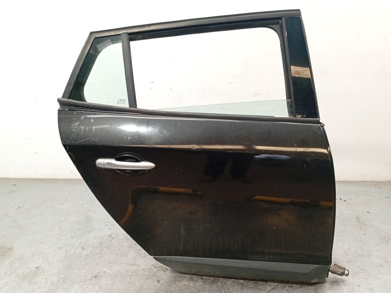 PUERTA TRASERA DERECHA 821004555R 