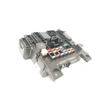 CAJA RELES / FUSIBLES 8637A643 