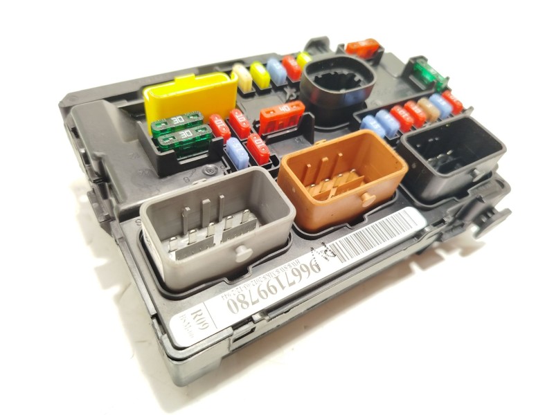 CAJA RELES / FUSIBLES 9667199780 6500HV 