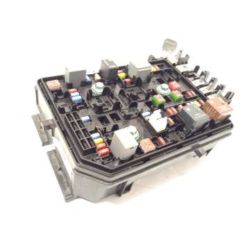 CAJA RELES / FUSIBLES 39040849 