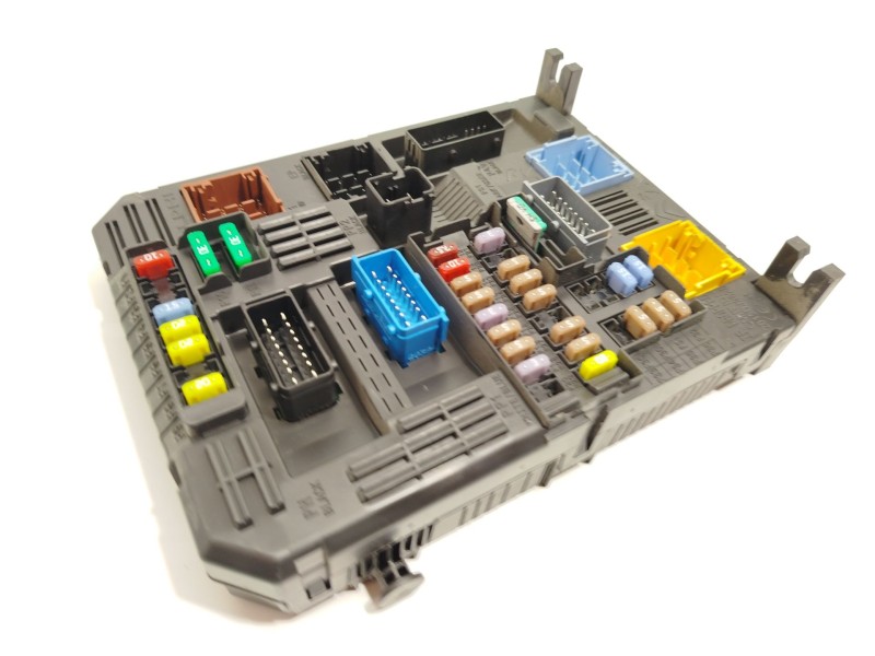 CAJA RELES / FUSIBLES 9819851180 28550122