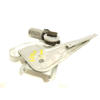 ELEVALUNAS TRASERO DERECHO 827206992R 7050EGTR0021 