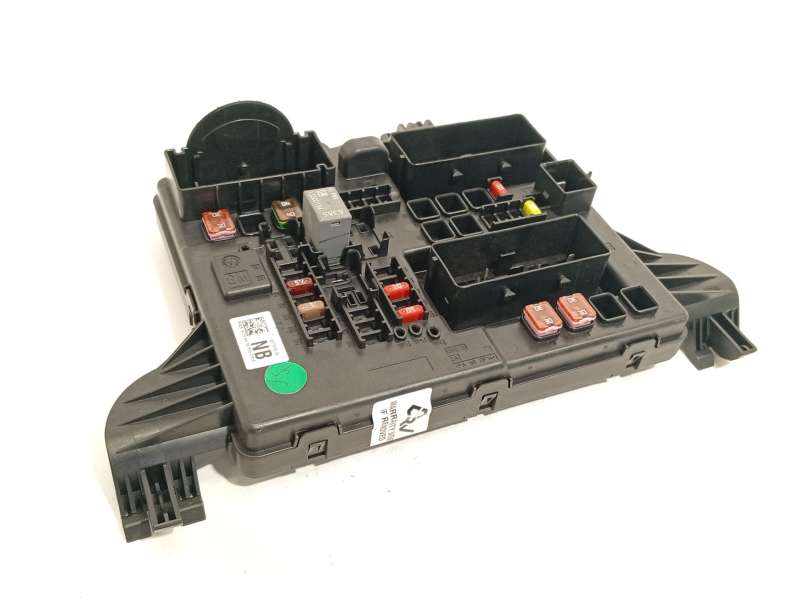 Recambio de caja reles / fusibles para opel insignia a sports tourer (g09) 2.0 cdti 4x4 (35) referencia OEM IAM 13277318 2