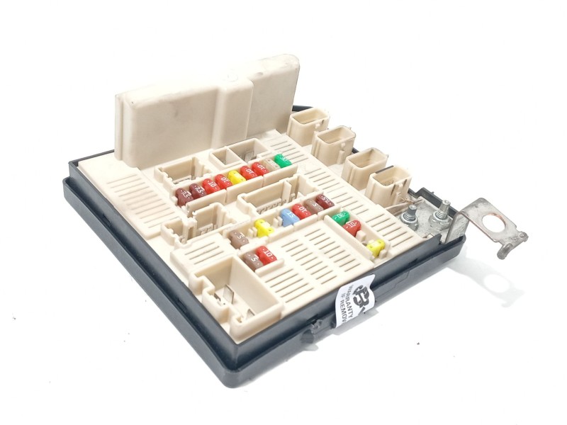 CAJA RELES / FUSIBLES 8201044235 