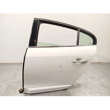 PUERTA TRASERA IZQUIERDA 821011173R 