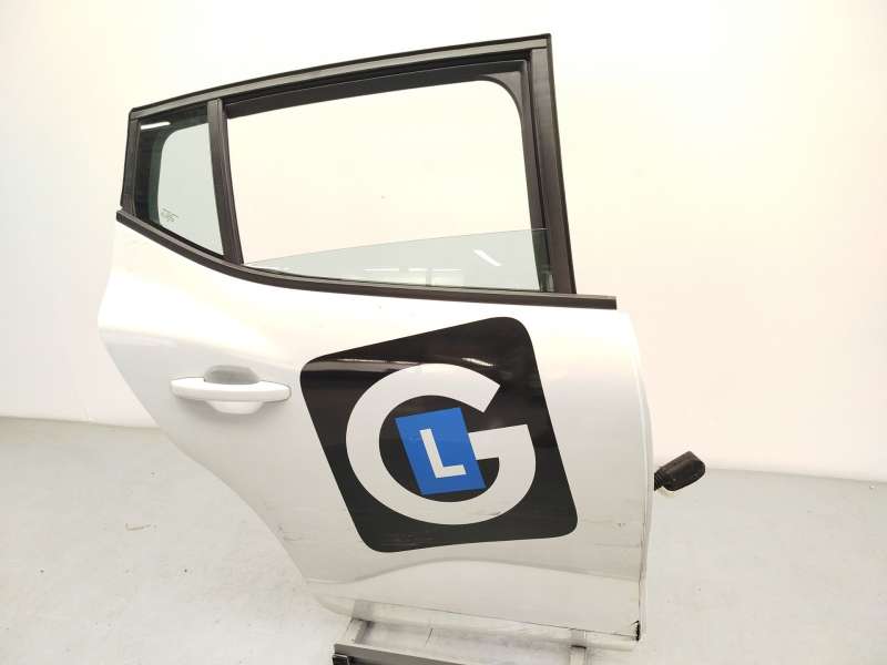 Recambio de puerta trasera derecha para dacia sandero iii 1.0 tce 90 referencia OEM IAM 821002247R - Blanco 3