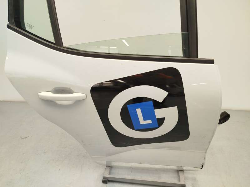Recambio de puerta trasera derecha para dacia sandero iii 1.0 tce 90 referencia OEM IAM 821002247R - Blanco 4
