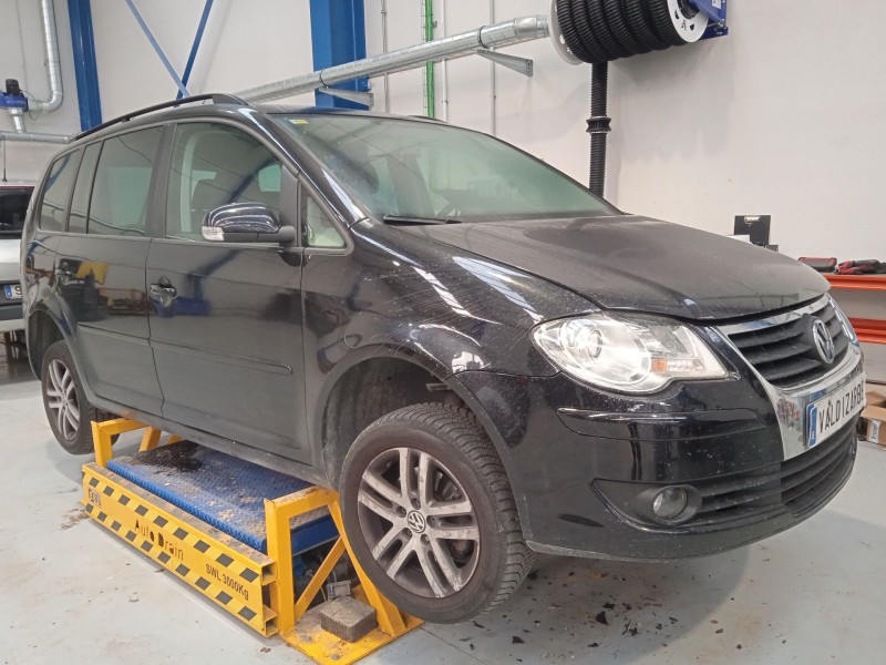 VOLKSWAGEN TOURAN (1T1, 1T2)