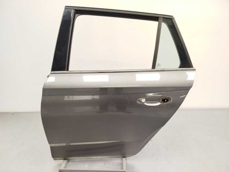 PUERTA TRASERA IZQUIERDA 658833051B 