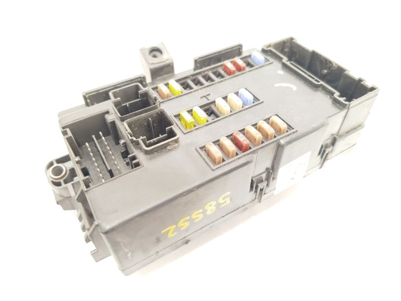 CAJA RELES / FUSIBLES 5801955903 580195590300 Y503441220105