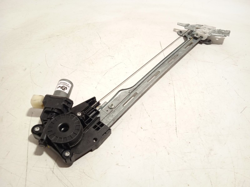 ELEVALUNAS DELANTERO IZQUIERDO 8340254P12 