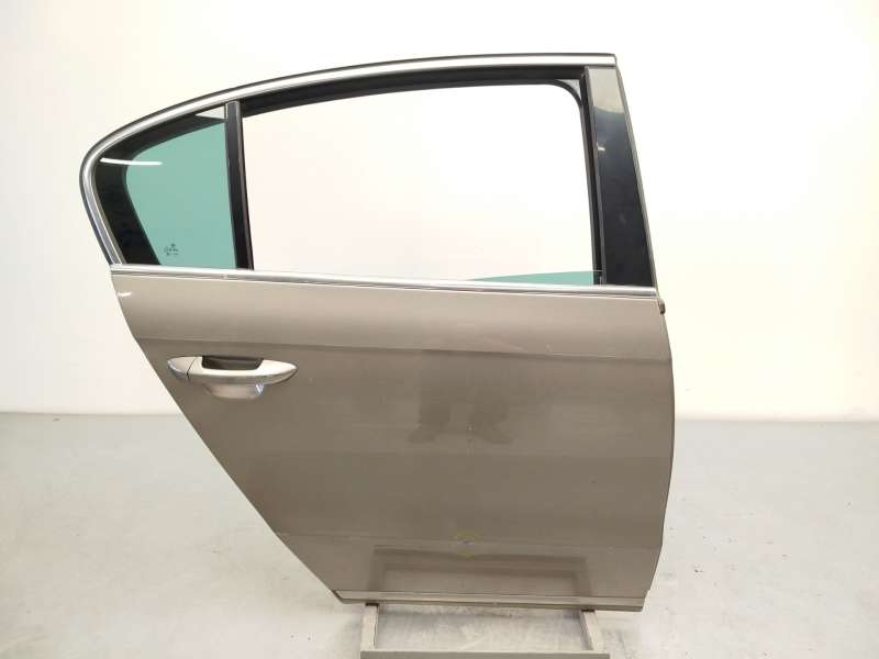 Recambio de puerta trasera derecha para volkswagen passat b7 (362) 1.8 tsi referencia OEM IAM 3AE833056 2