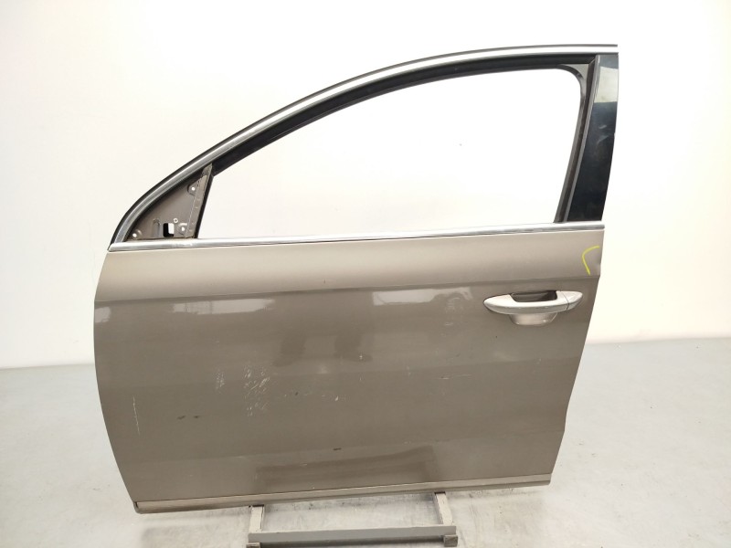 PUERTA DELANTERA IZQUIERDA 3AA831055 