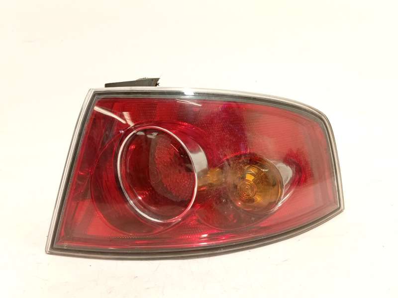 PILOTO TRASERO DERECHO 6L6945112B 