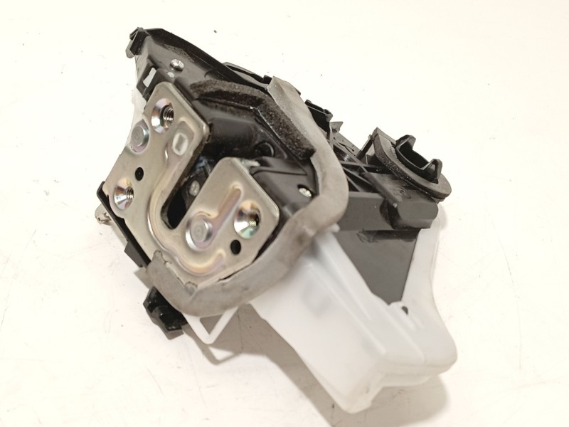 CERRADURA PUERTA DELANTERA DERECHA 805006UA0A 