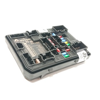 CAJA RELES / FUSIBLES 284B77JA2B 5DVK1WF02