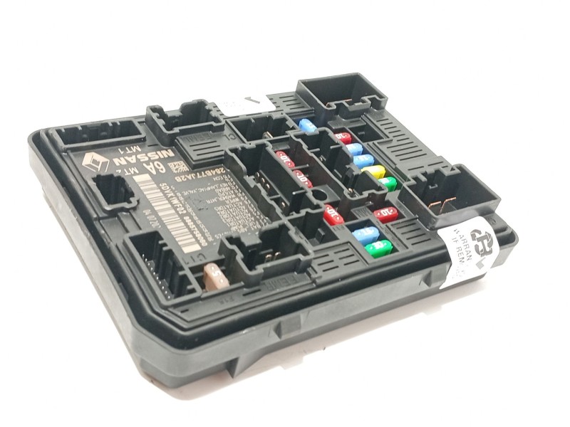 CAJA RELES / FUSIBLES 284B77JA2B 5DVK1WF02