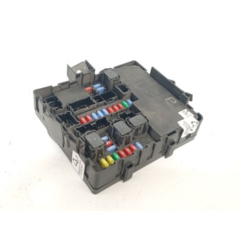 CAJA RELES / FUSIBLES 284B7EB03B 523547F02