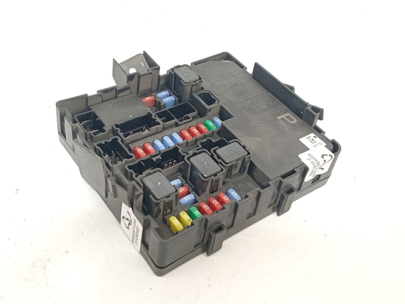 CAJA RELES / FUSIBLES 284B7EB03B 523547F02