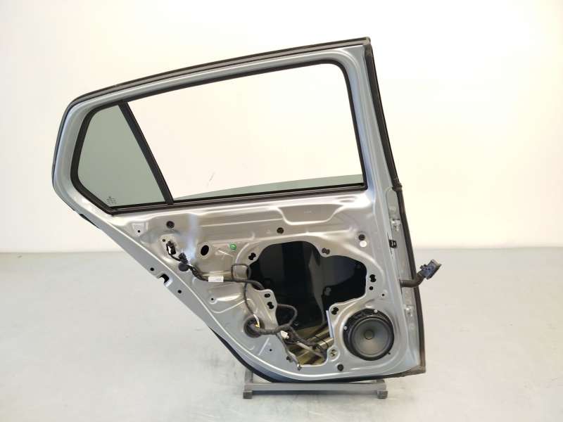 Recambio de puerta trasera izquierda para volkswagen  golf viii 1.5 referencia OEM IAM 5H4833055L - Plata 6
