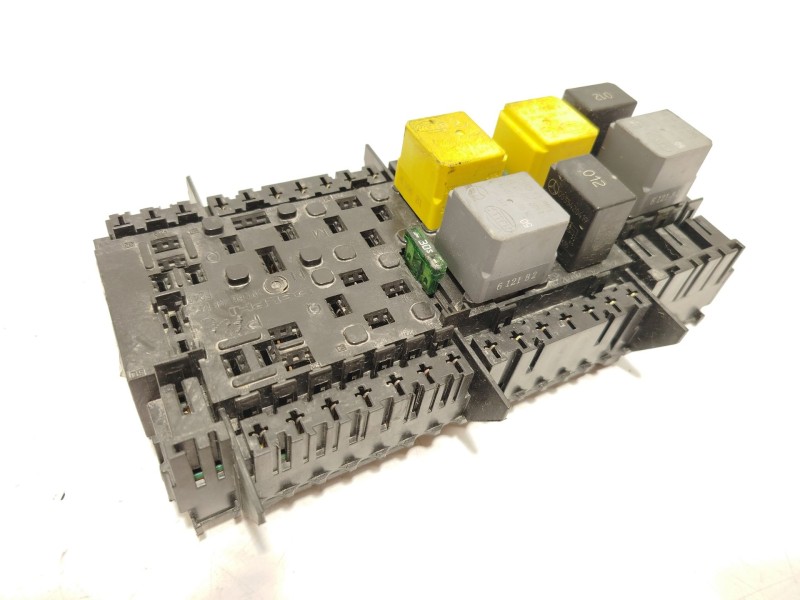 CAJA RELES / FUSIBLES A1669068201 