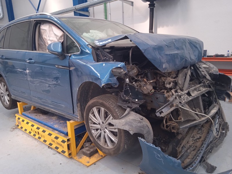 VOLKSWAGEN TOURAN (5T1)