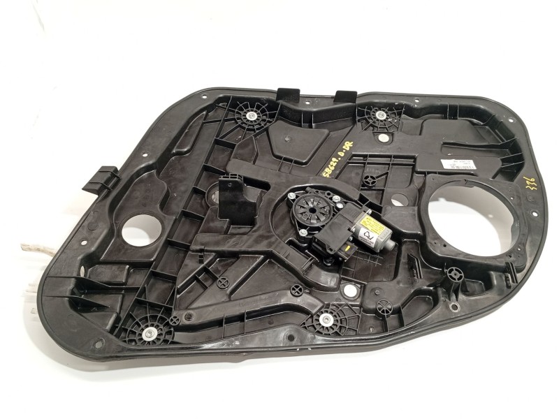 ELEVALUNAS DELANTERO DERECHO 824603Z010 F00S1A2934