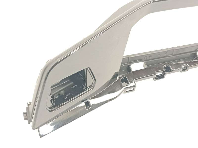 Recambio de embellecedor para volkswagen  golf viii 1.5 referencia OEM IAM 5H1858019D1QB 5H1857211D041 - Plata 2