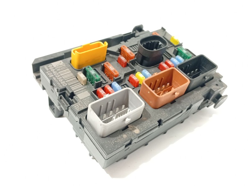 CAJA RELES / FUSIBLES 9664055680 6500FG 