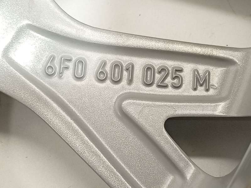 Recambio de llanta para seat ibiza v (kj1, kjg) 1.0 tsi referencia OEM IAM 6F0601025M8Z8 6