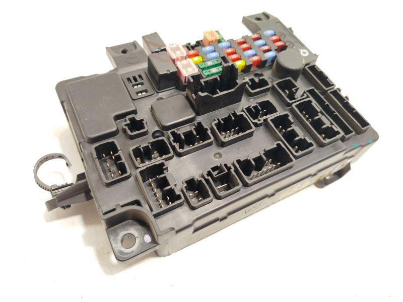 CAJA RELES / FUSIBLES 8637A865 