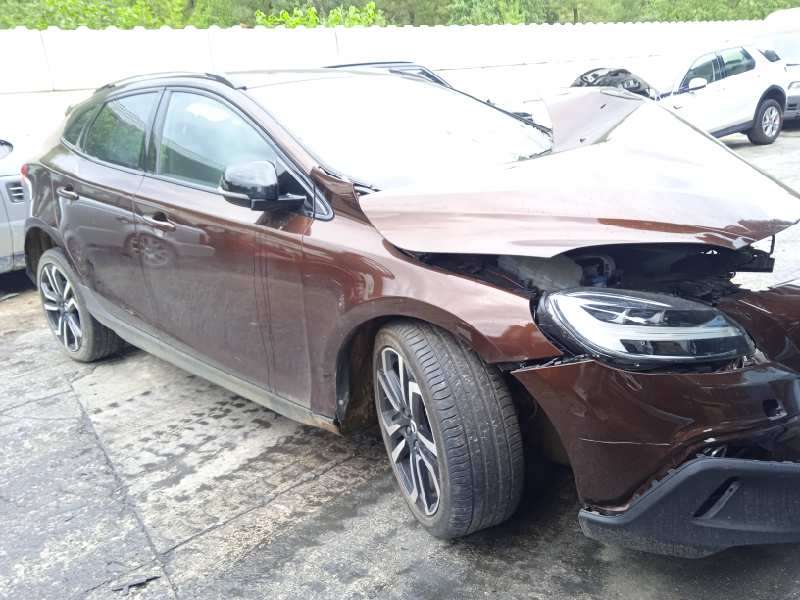 VOLVO V40 CROSS COUNTRY