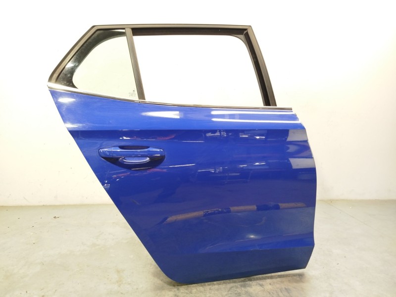PUERTA TRASERA DERECHA 6V6833056A 