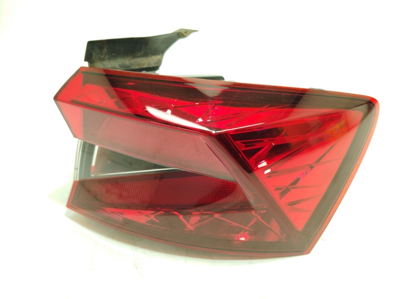 PILOTO TRASERO DERECHO 6VE945096 