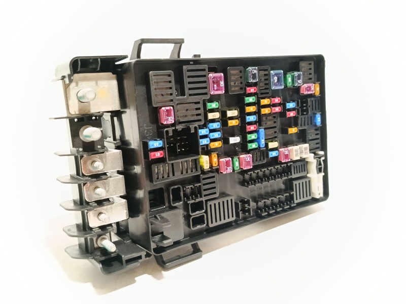 CAJA RELES / FUSIBLES 11738141 