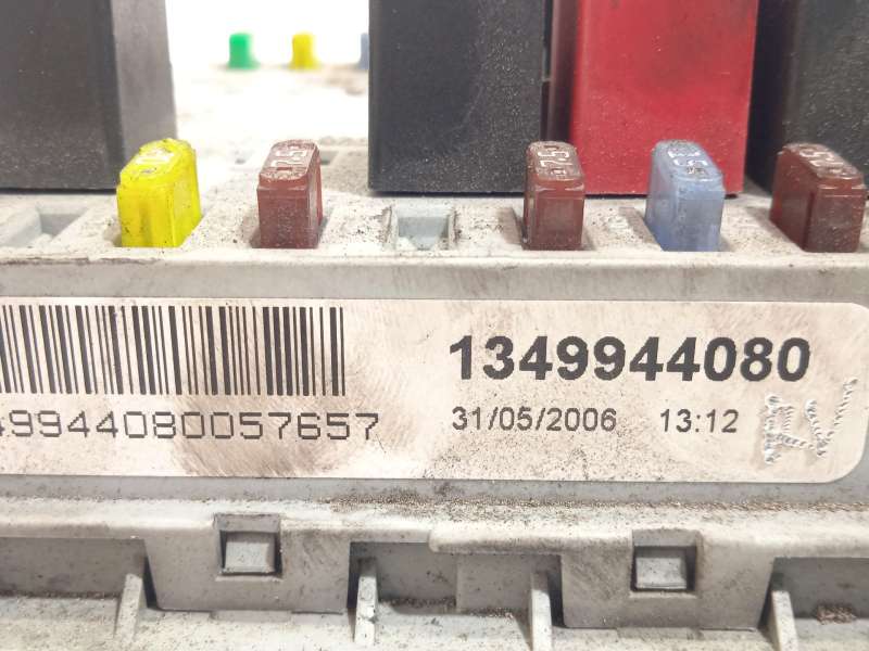 Recambio de caja reles / fusibles para peugeot boxer furgoneta 2.2 hdi 100 referencia OEM IAM 1349944080 - Blanco 5