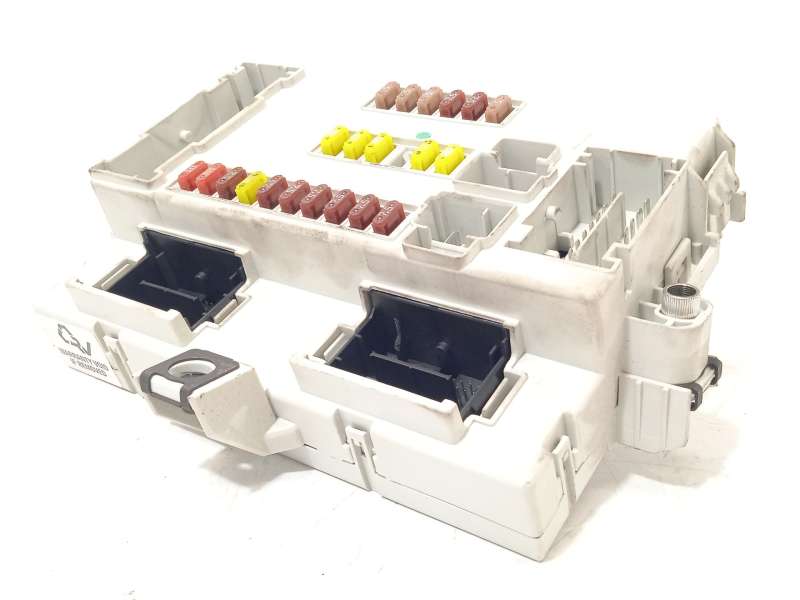 CAJA RELES / FUSIBLES 50520758 Y503440350114