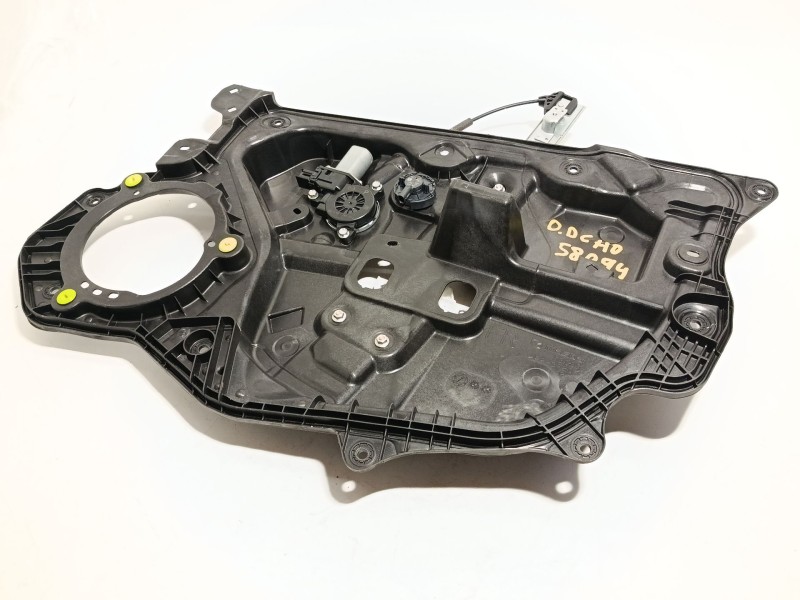 ELEVALUNAS DELANTERO DERECHO KB7W58590 B45C5858X 