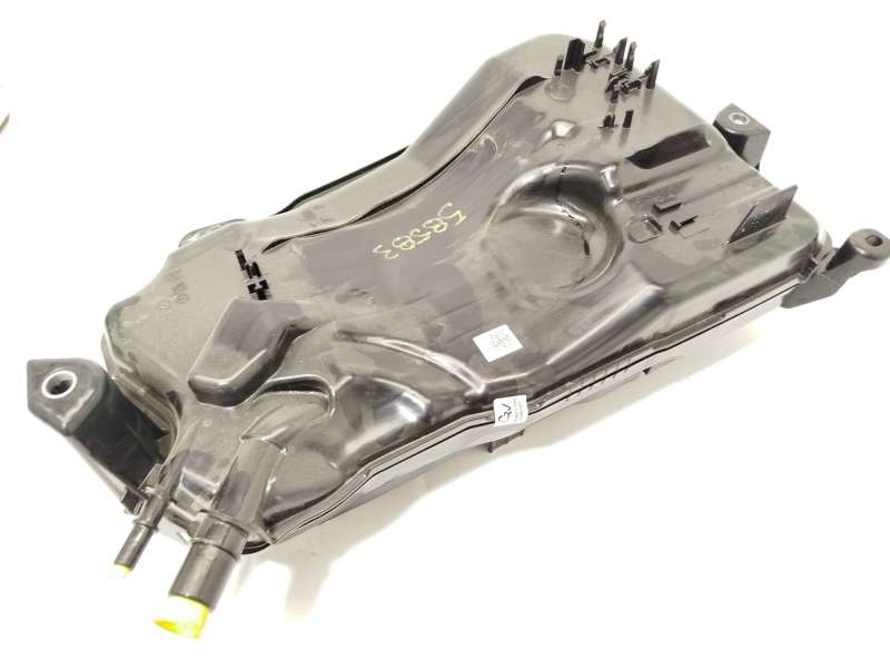 Recambio de deposito aditivo fap adblue para audi a3 sportback (8ya, 8yf) 35 tdi referencia OEM IAM 5WA131877AB 5WA131969 044404 - Gris