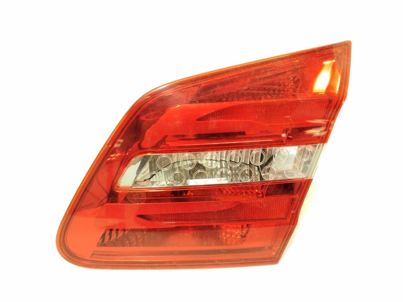 PILOTO TRASERO DERECHO INTERIOR A2469066400 