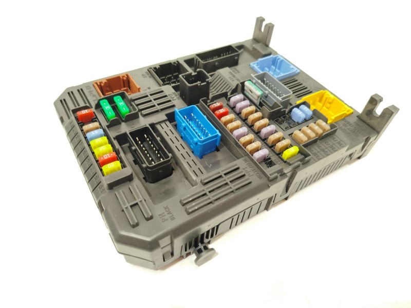 CAJA RELES / FUSIBLES 9830805680 1669610980 28625151