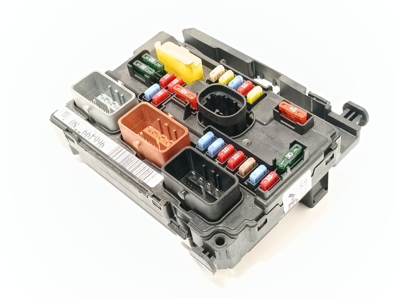 CAJA RELES / FUSIBLES 9664997780 6500HV 