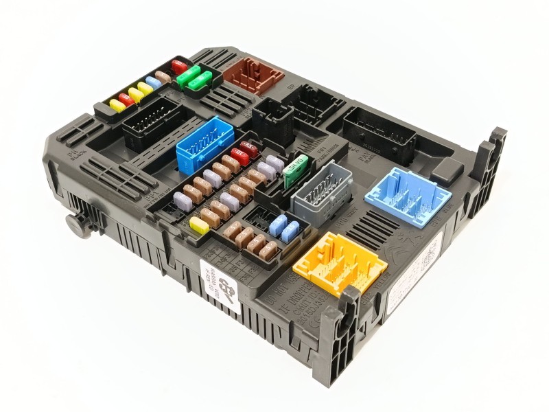CAJA RELES / FUSIBLES 9830707780 1656267780 28641132