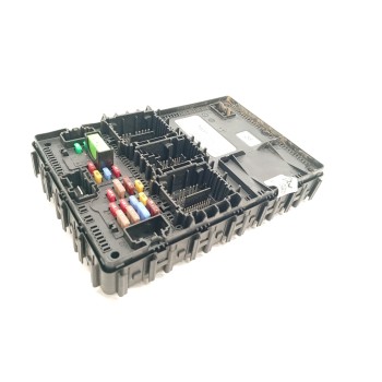 CAJA RELES / FUSIBLES NU5T15604ECAG F005V04280