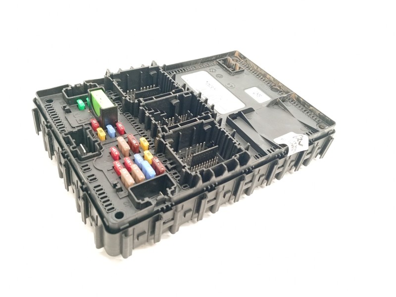 CAJA RELES / FUSIBLES NU5T15604ECAG F005V04280