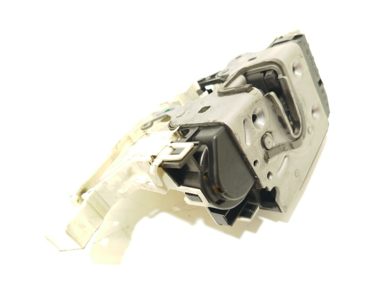 CERRADURA PUERTA DELANTERA DERECHA A2047200635 