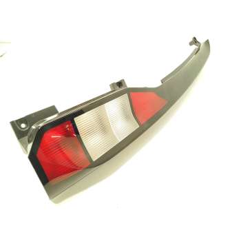 PILOTO TRASERO DERECHO 2KF945096A 2677812 VWN3CA13404BB
