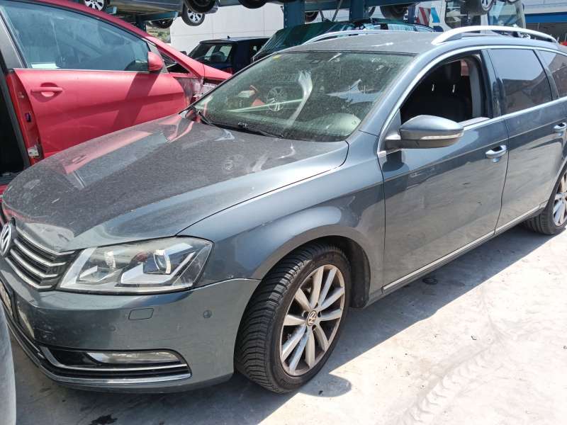 VOLKSWAGEN PASSAT B7 VARIANT (365)